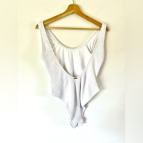 Luli Fama Pura Curiosidad White Textured Tank One Piece Size Large - Picture 5 of 11